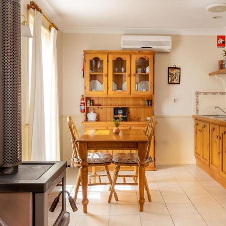 Honeysuckle Cottages Stanthorpe Kamer foto